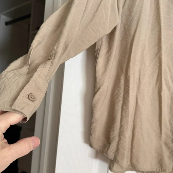 Classic Button Down Satin Finish collared blouse womens size large neutral tan - Picture 6 of 6